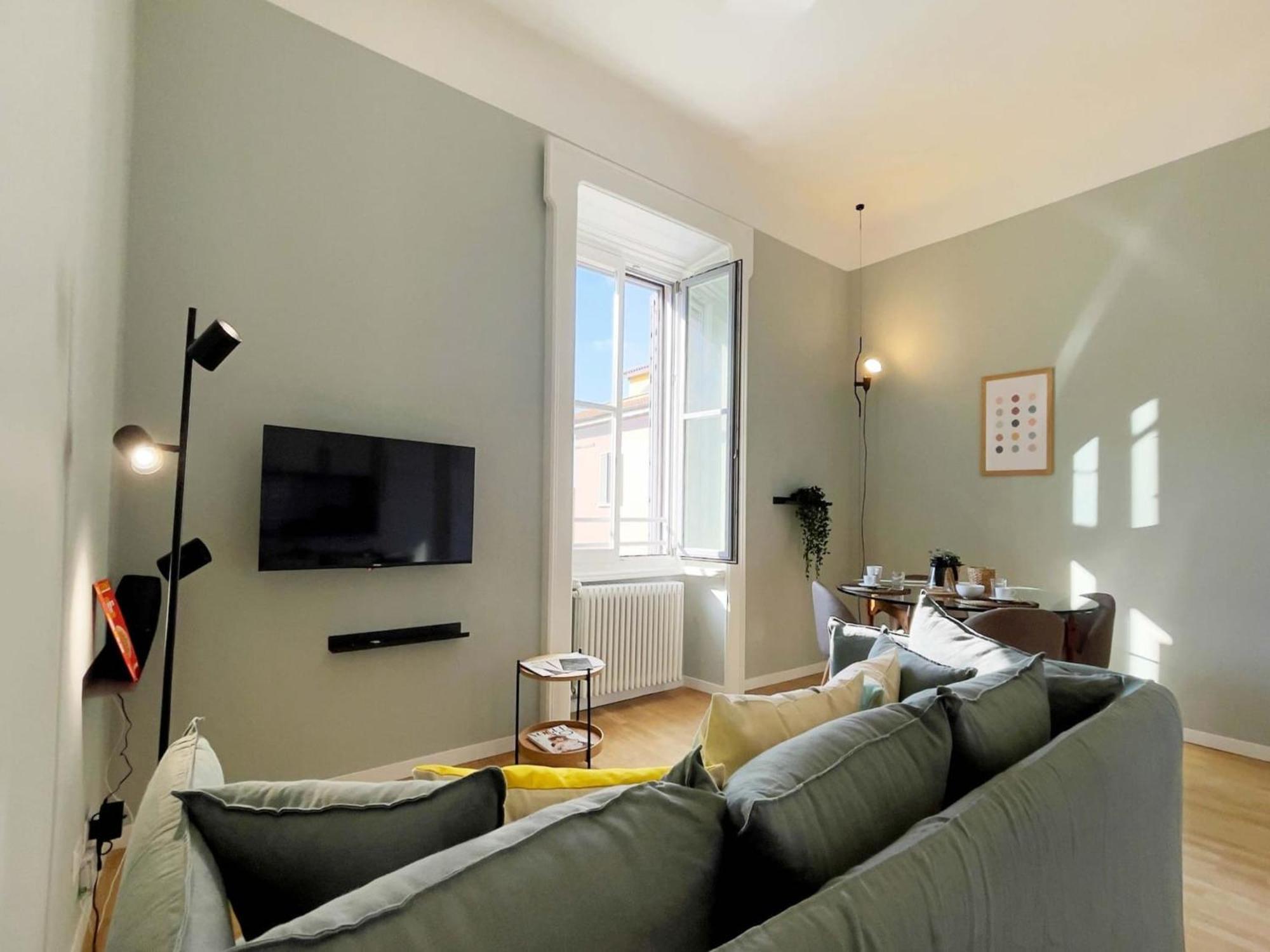 Apartment Elegant Near *